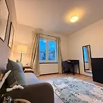 Апартаменты Peaceful & Stylish 2 Bedroom With Garden