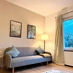 Апартаменты Peaceful & Stylish 2 Bedroom With Garden *