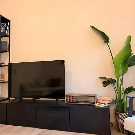 Peaceful & Stylish 2 Bedroom With Garden *