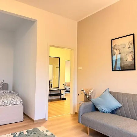 Peaceful & Stylish 2 Bedroom With Garden Apartment Oldenburg