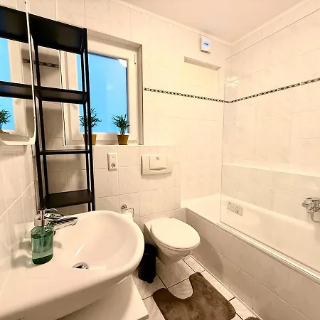 Peaceful & Stylish 2 Bedroom With Garden Oldenburg