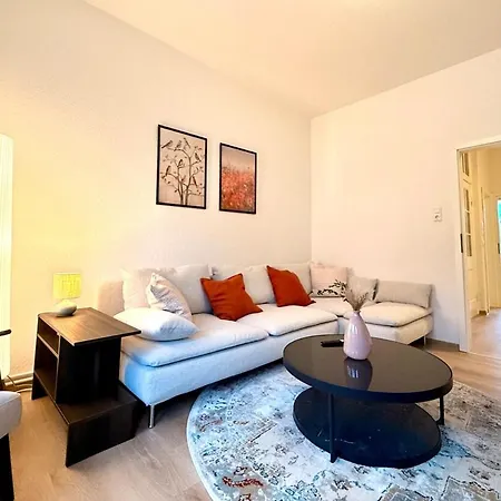 Peaceful & Stylish 2 Bedroom With Garden Apartment Oldenburg