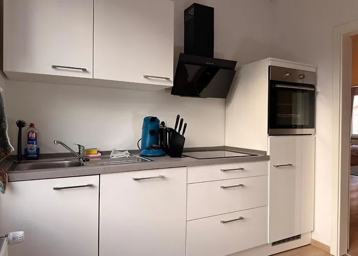 Peaceful & Stylish 2 Bedroom With Garden Apartment