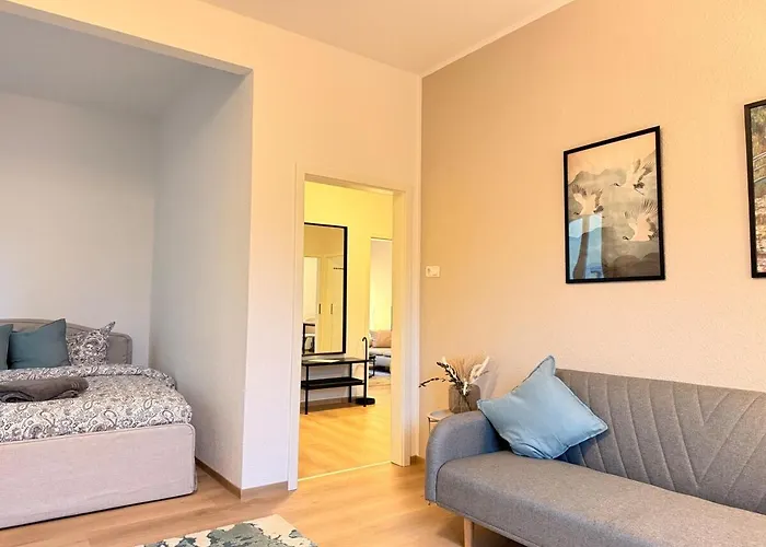 Peaceful & Stylish 2 Bedroom With Garden Apartment Oldenburg