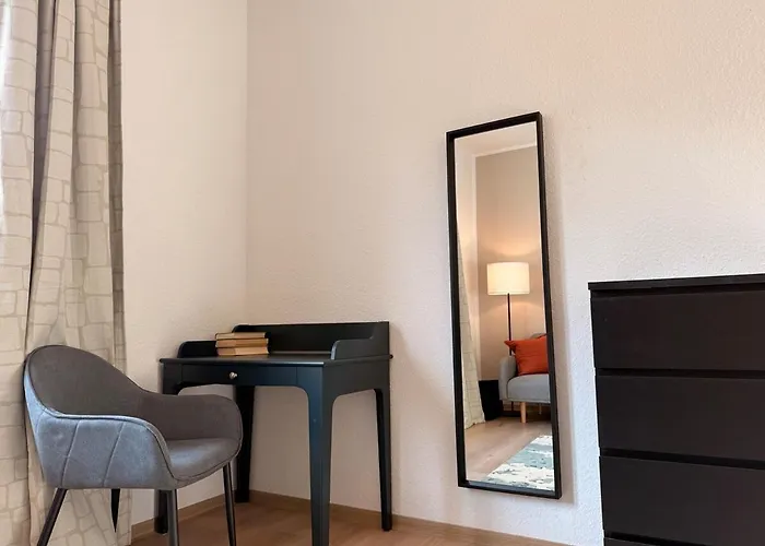 Peaceful & Stylish 2 Bedroom With Garden